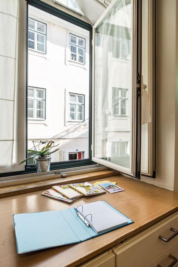 Apartamento No Coracao Do Chiado, Rua Garrett * Lissabon